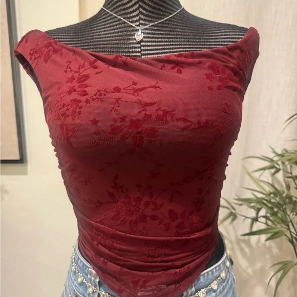 Elegant Floral Red Women's Top - Picture 1 of 5